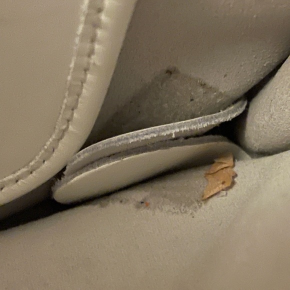 “Coach”
Small white leather purse - Picture 7 of 10